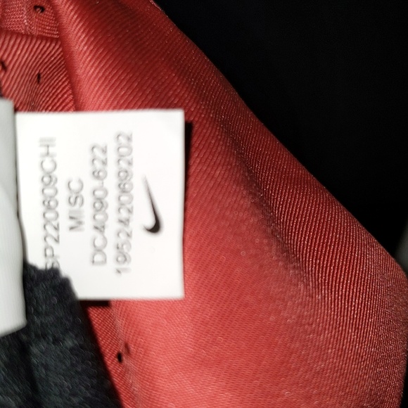 Nike Featherlight Dri Fit Reflective Swoosh Adjustable Strap Hat 195242069202 - Picture 8 of 9